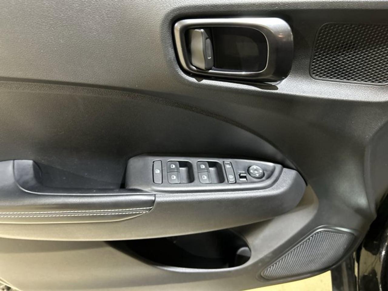 2024 Hyundai Venue Ultimate w/Black Interior| No accidents |Sunroof Photo