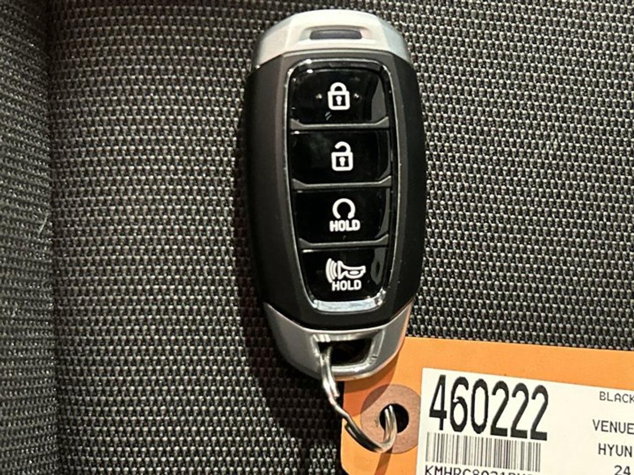 2024 Hyundai Venue Ultimate w/Black Interior| No accidents |Sunroof Photo