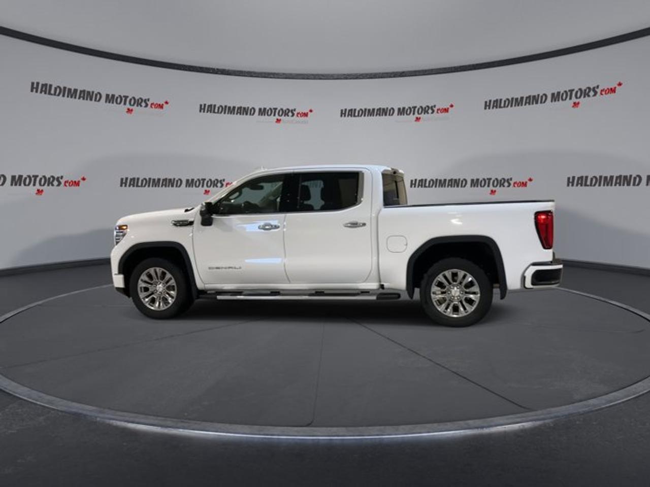 2022 GMC Sierra 1500 Denali Crew Cab 4WD | No accidents Photo4