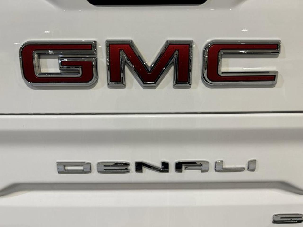 2022 GMC Sierra 1500 Denali Crew Cab 4WD | No accidents Photo