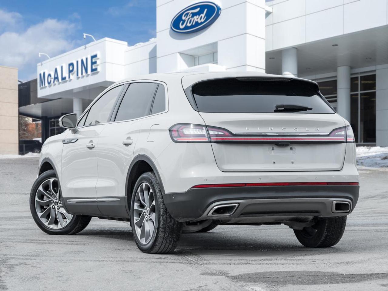 2023 Lincoln Nautilus RESERVE Photo4