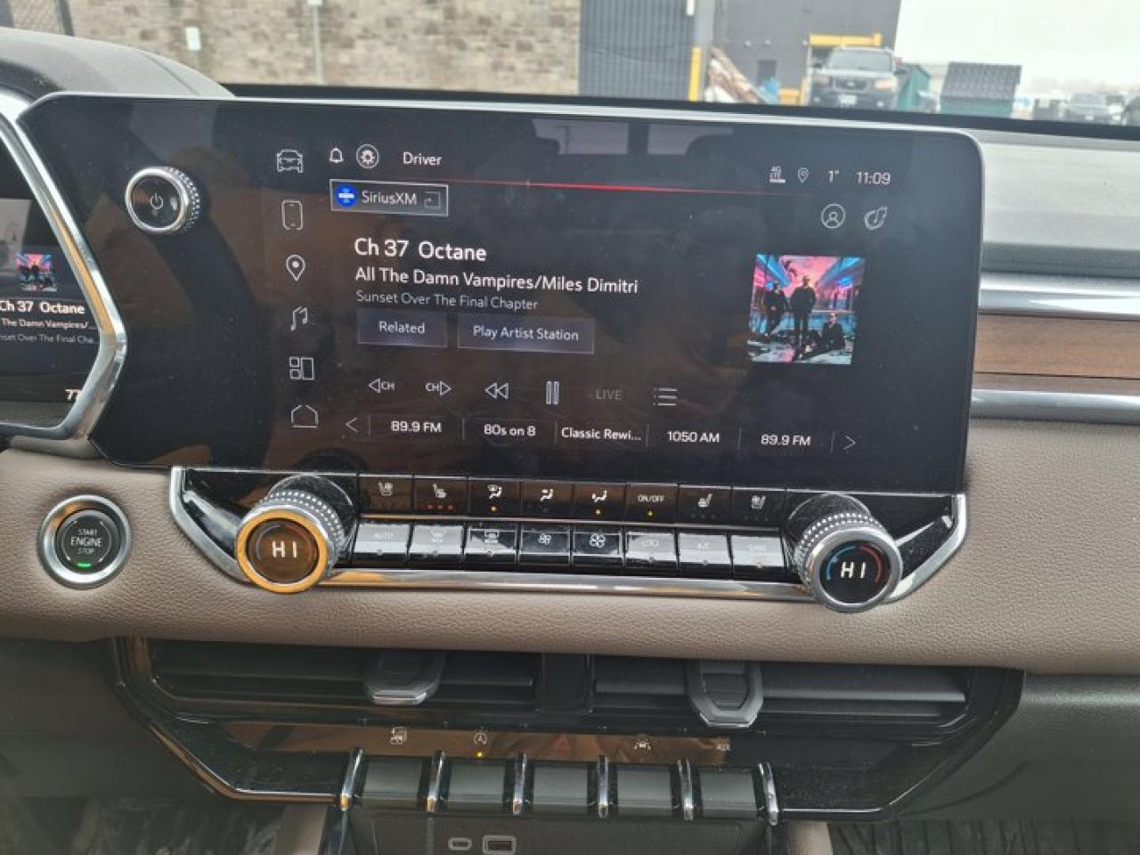 2024 GMC Canyon Denali Crew 4X4 | Leather | Heated + Vented Seats | Wireless Charging | CarPlay + Android and More ! Photo3