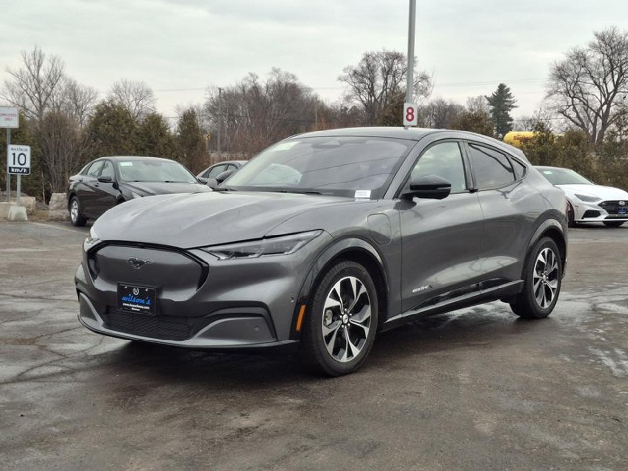 2023 Ford Mustang Mach-E Premium | Extended Range | Leather | Glass Top | Heated Seats | CarPlay + Android | and More ! Photo0