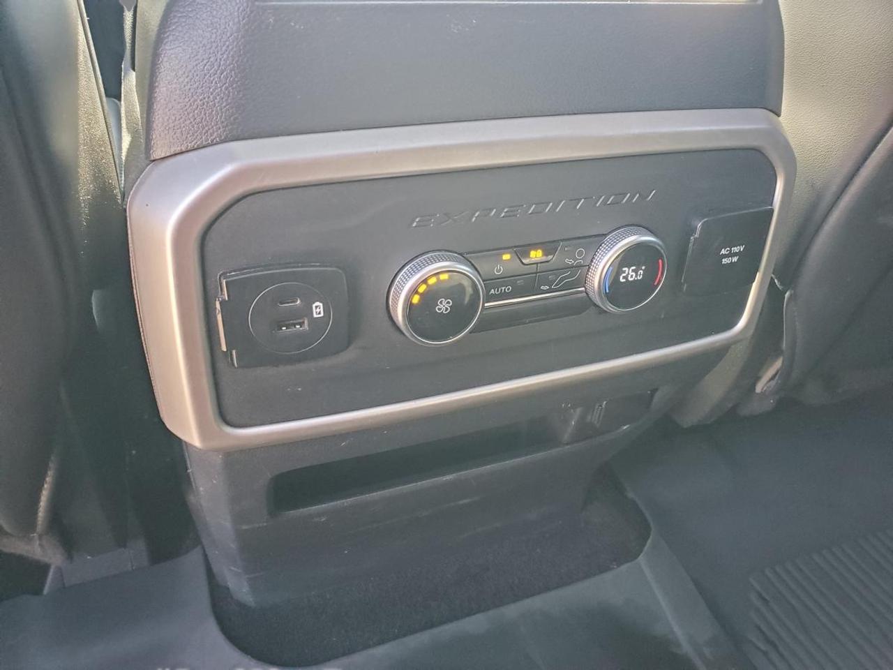 13704086