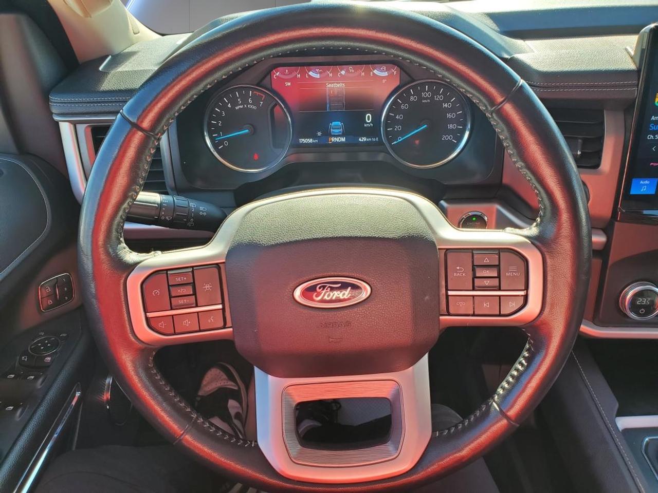 13704086