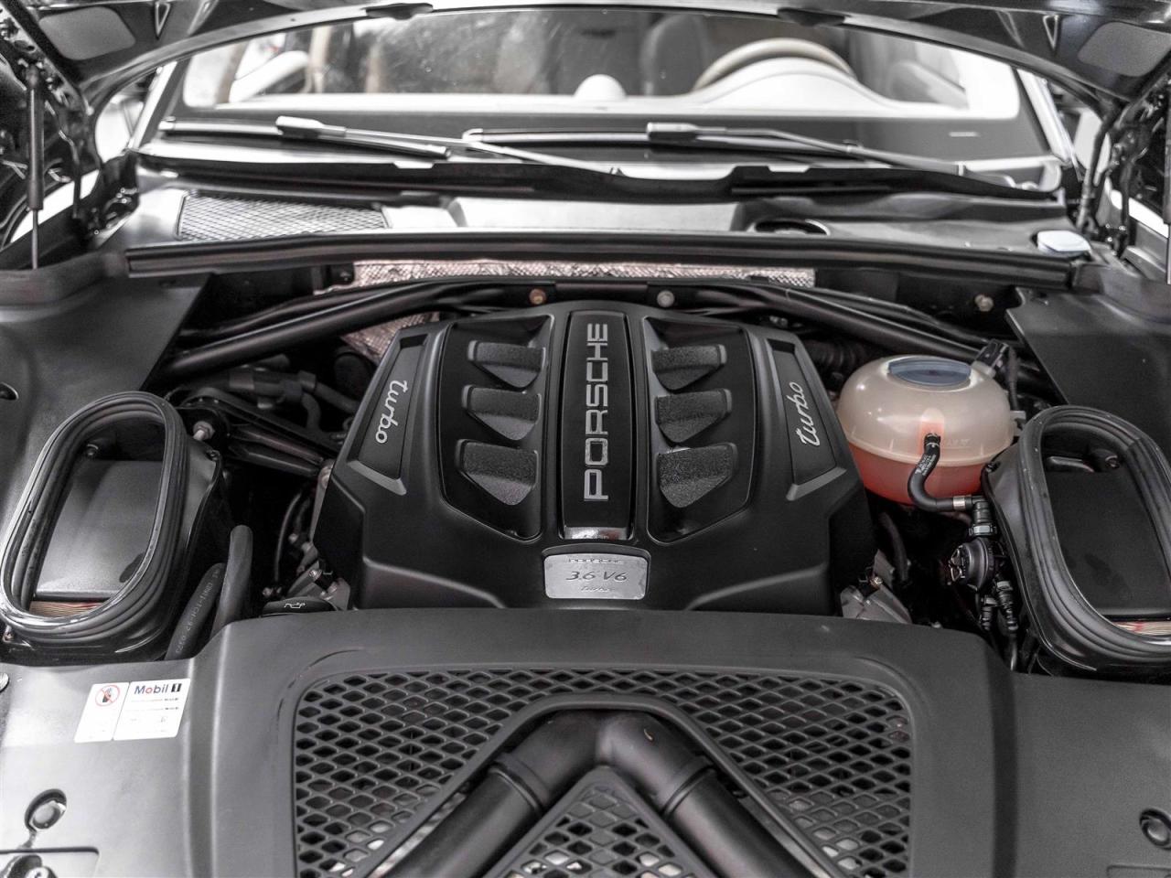 2015 Porsche Macan TURBO|SPORT CHRONO|PREMIUM|CARBON|PASM|BOSE Photo