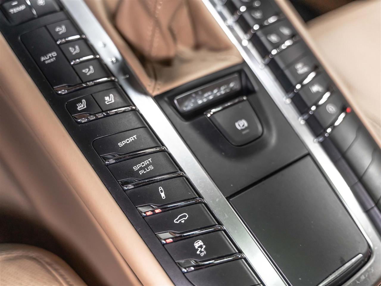 2015 Porsche Macan TURBO|SPORT CHRONO|PREMIUM|CARBON|PASM|BOSE Photo