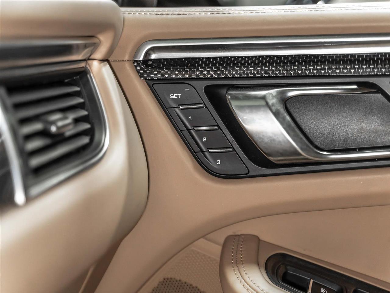 2015 Porsche Macan TURBO|SPORT CHRONO|PREMIUM|CARBON|PASM|BOSE Photo