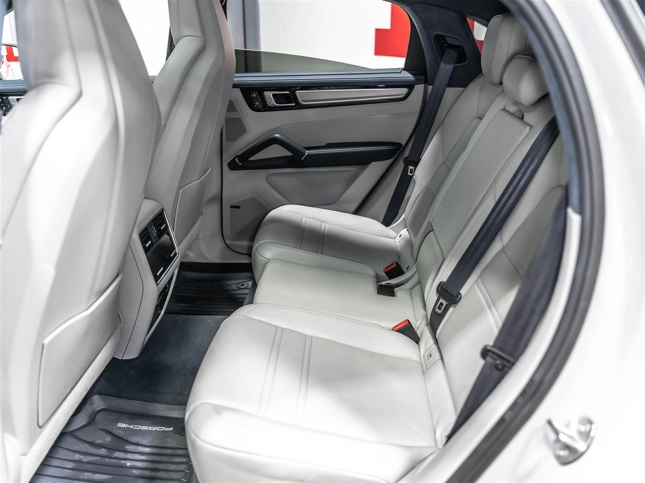 2022 Porsche Cayenne GTS|COUPE|PREMIUM PLUS|CARBON|SPORT EXHAUST|HEADS-UP Photo