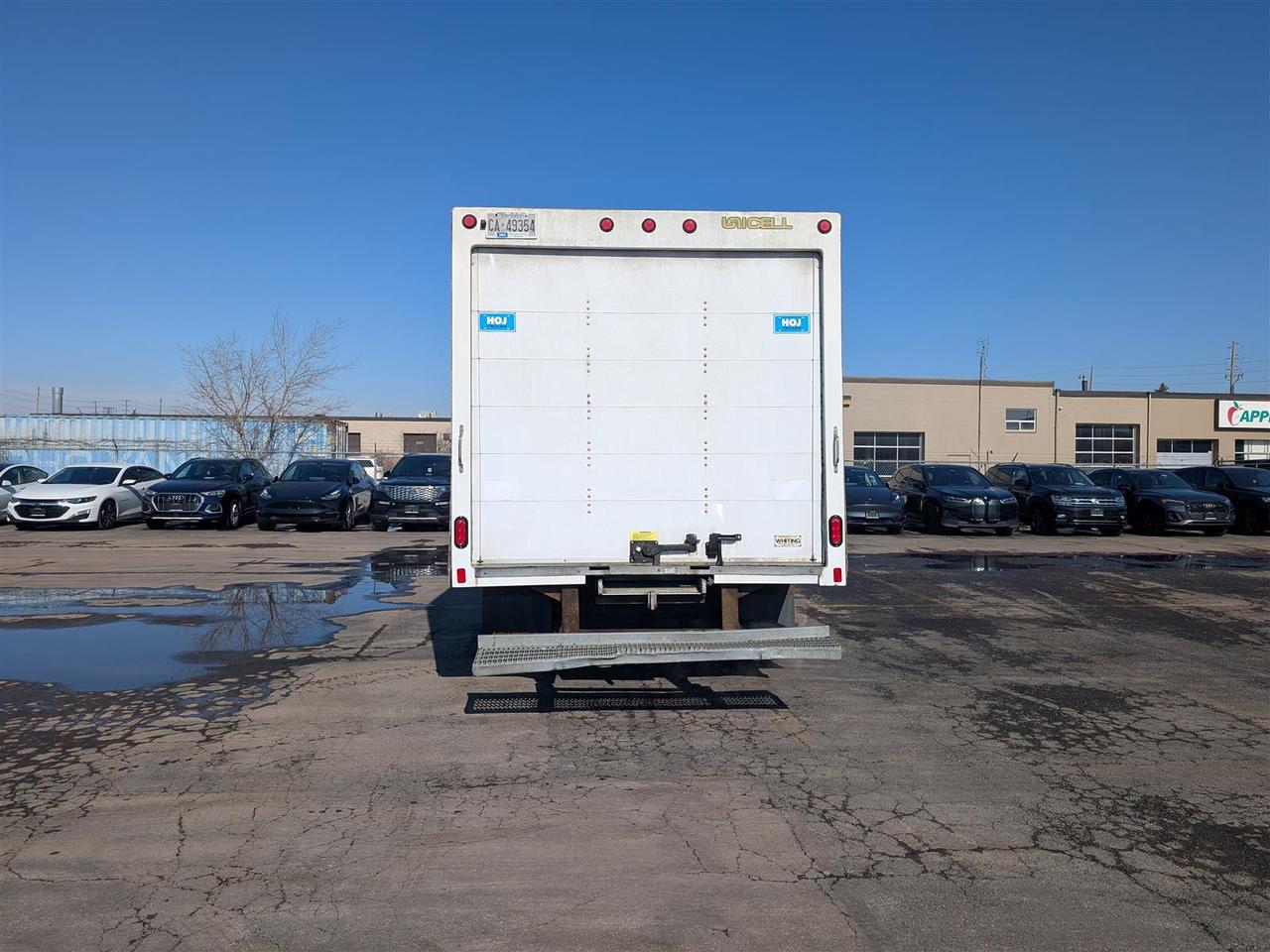 2023 GMC Savana 3500 WORK VAN - 16 FT BOX - BLUETOOTH - Photo