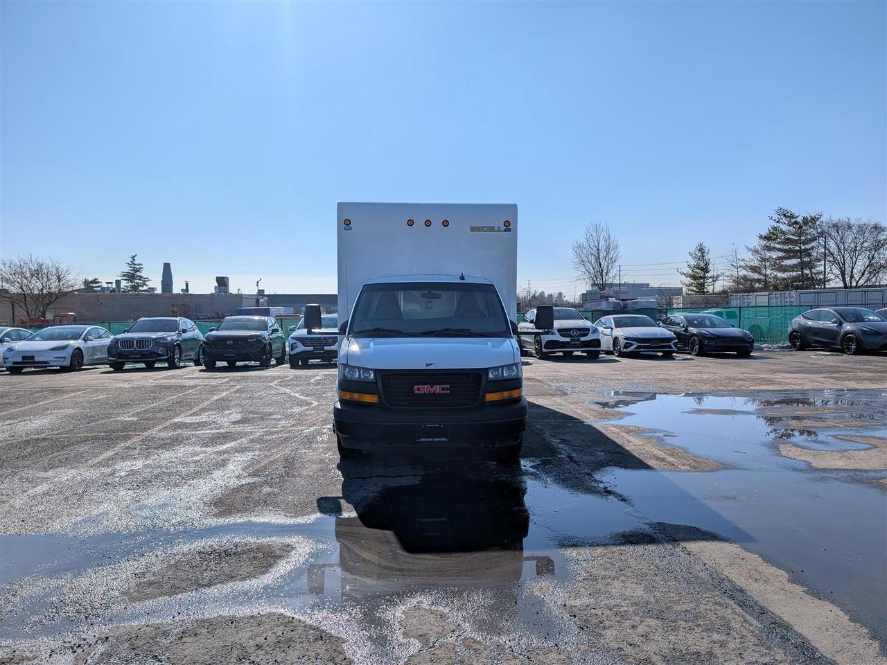 2023 GMC Savana 3500 WORK VAN - 16 FT BOX - BLUETOOTH - Photo