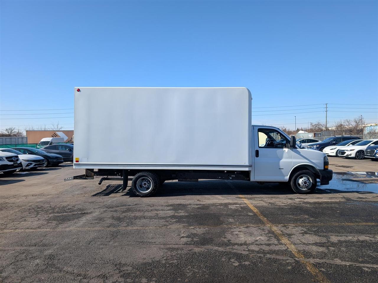 2023 GMC Savana 3500 WORK VAN - 16 FT BOX - BLUETOOTH - Photo
