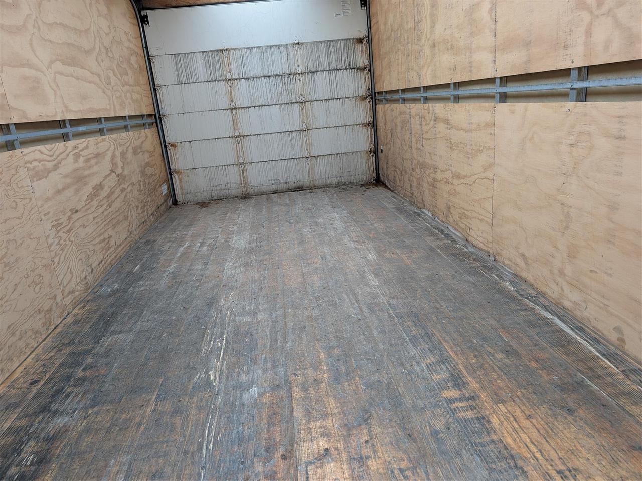 2023 GMC Savana 3500 WORK VAN - 16 FT BOX - BLUETOOTH - Photo