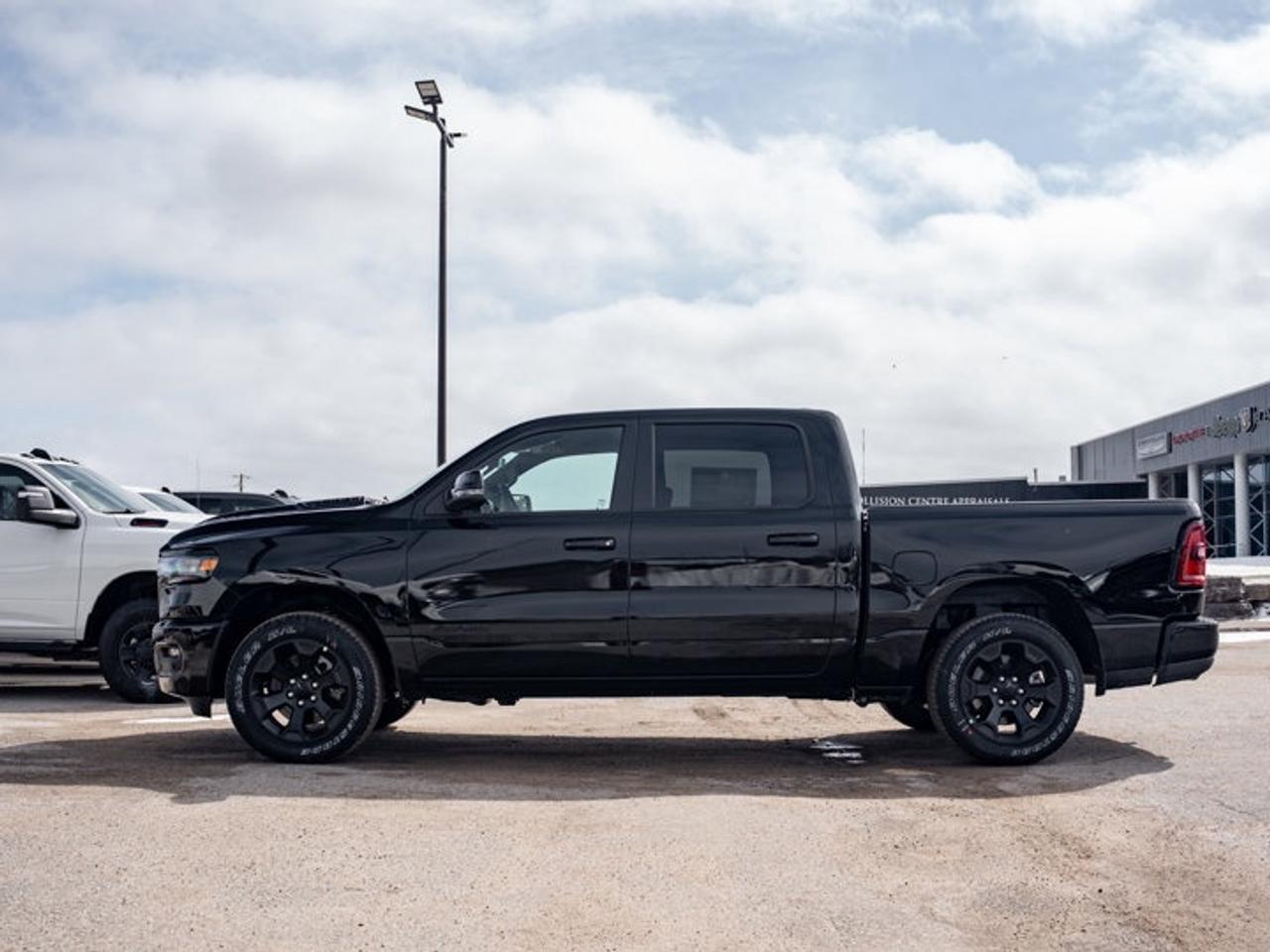 2026 RAM 1500 SPORT Photo4