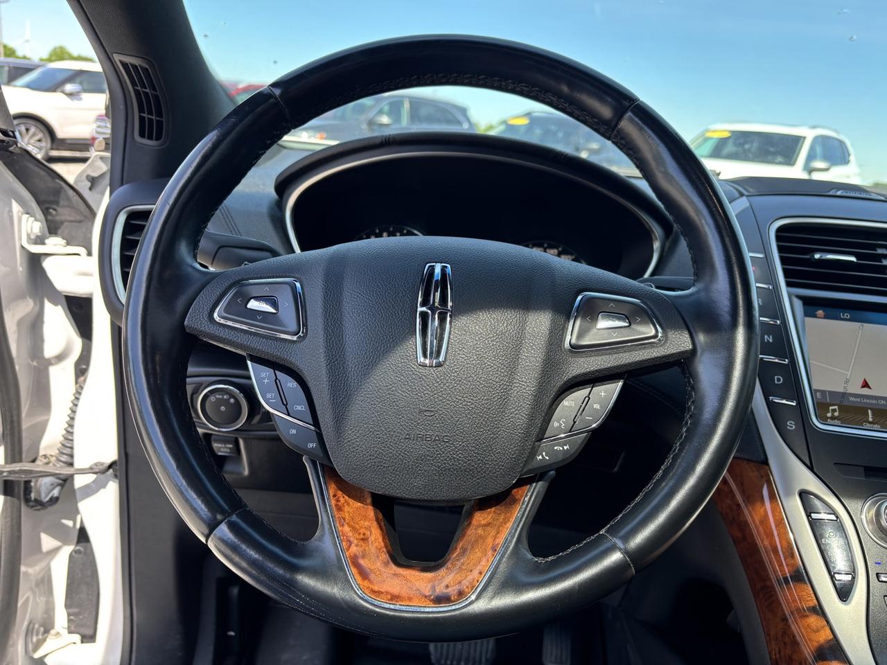 2017 Lincoln MKX Reserve AWD ~NO ACCIDENTS~LEATHER~PANO ROOF~ Photo
