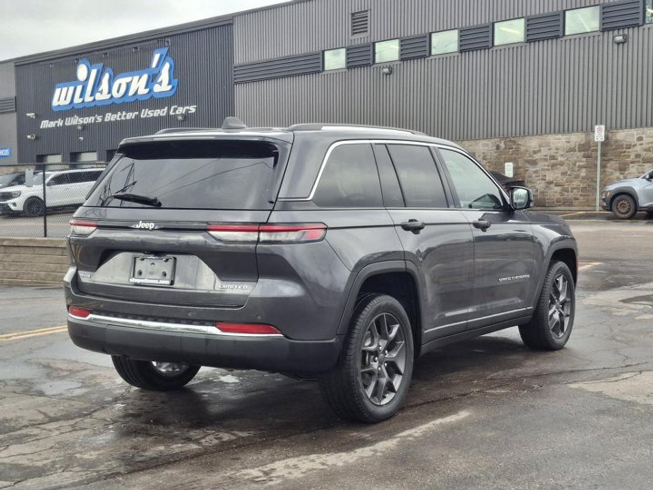 2022 Jeep Grand Cherokee Limited | Leather | Adaptive Cruise | Heated Seats + Steering | Remote Start | Pano Roof & More! Photo