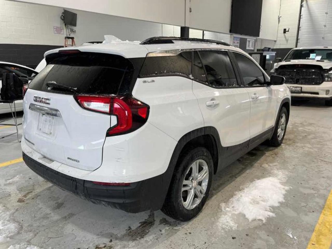 2022 GMC Terrain SLE AWD | Remote Start | Heated Seats | Carplay + Android Auto | Lane Keep Assist | and More ! Photo