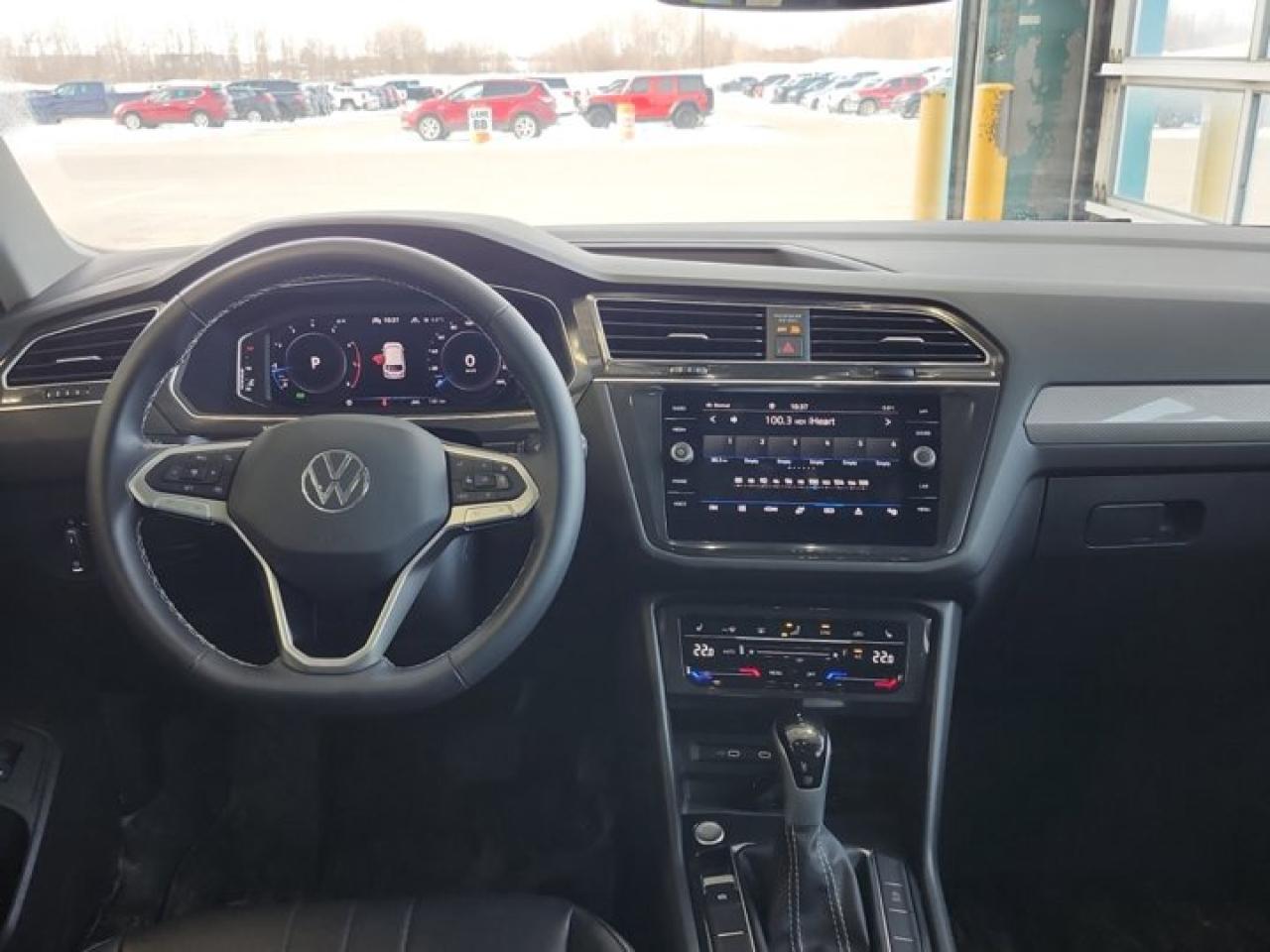 2024 Volkswagen Tiguan Comfortlinee AWD | Leather | Sunroof | Adaptive Cruise | Heated Wheel + Seats | CarPlay & More ! Photo