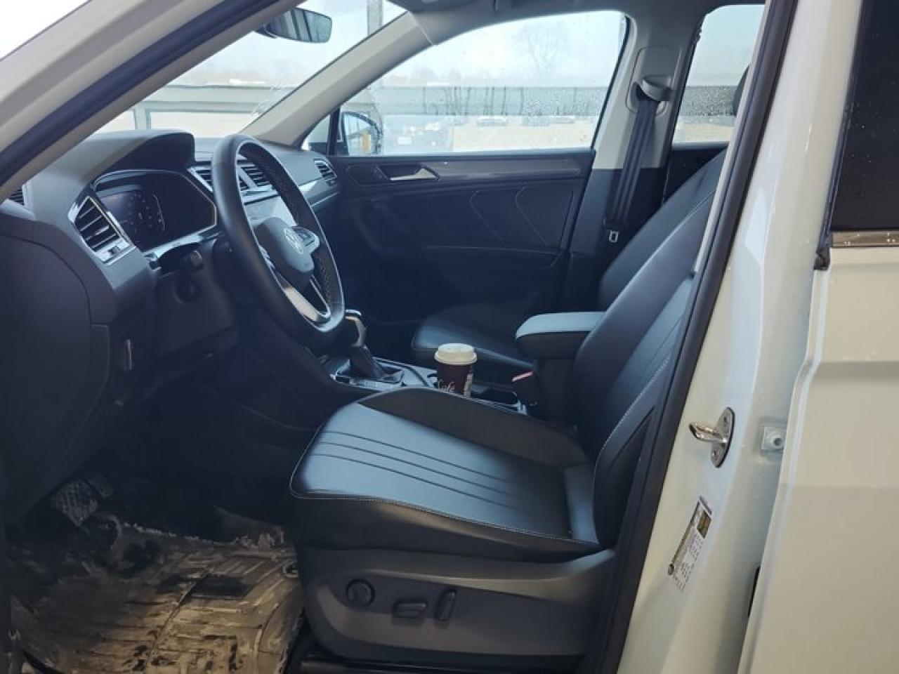 2024 Volkswagen Tiguan Comfortlinee AWD | Leather | Sunroof | Adaptive Cruise | Heated Wheel + Seats | CarPlay & More ! Photo