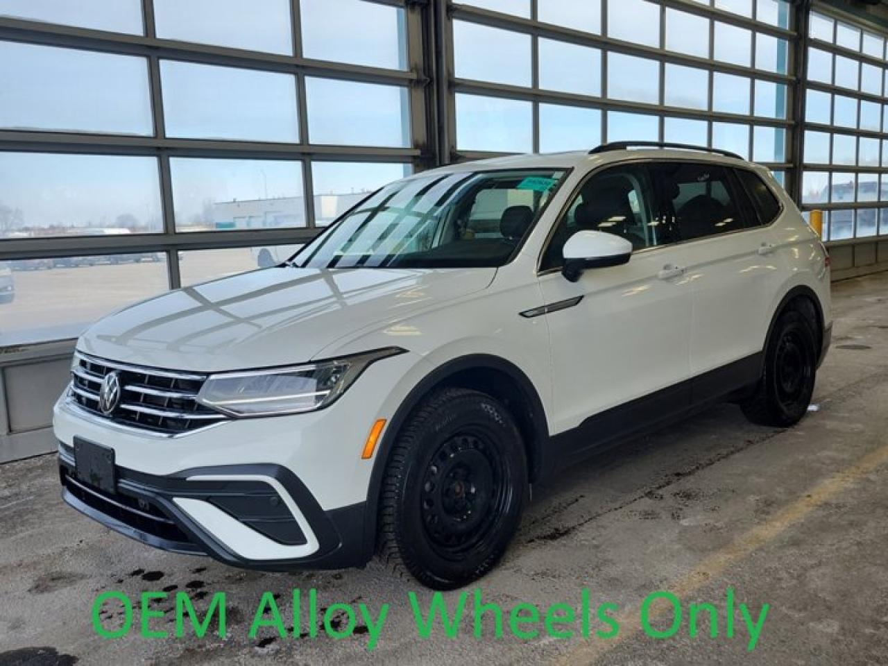 2024 Volkswagen Tiguan Comfortlinee AWD | Leather | Sunroof | Adaptive Cruise | Heated Wheel + Seats | CarPlay & More ! Photo0