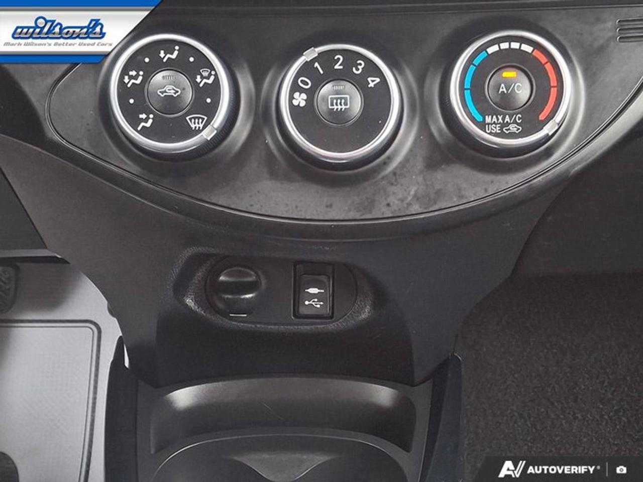 2019 Toyota Yaris Hatchback SE Hatchback | Heated Seats | Bluetooth | Rear Camera | Two Tone Paint | Alloy Wheels | and More ! Photo