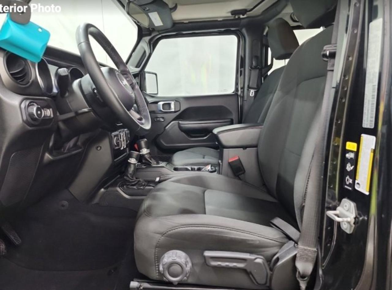 2021 Jeep Wrangler Unlimited Sport S 4WD | CarPlay + Android | Tech Pkg | Freedom Top | Remote Start | and Much More ! Photo2
