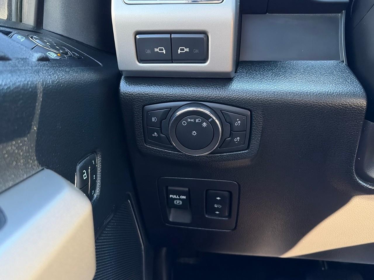 2019 Ford F-150 Lariat 4WD SuperCrew 5.5' Box Photo