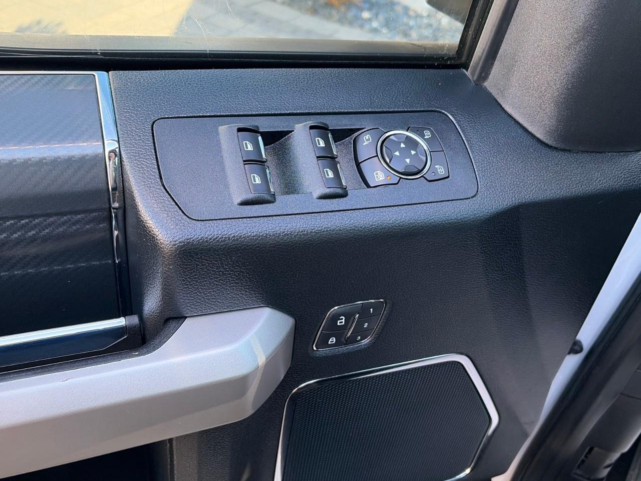 2019 Ford F-150 Lariat 4WD SuperCrew 5.5' Box Photo