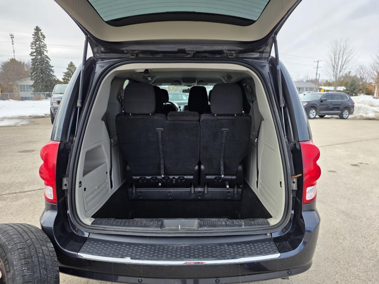 2014 Dodge Grand Caravan SE Photo