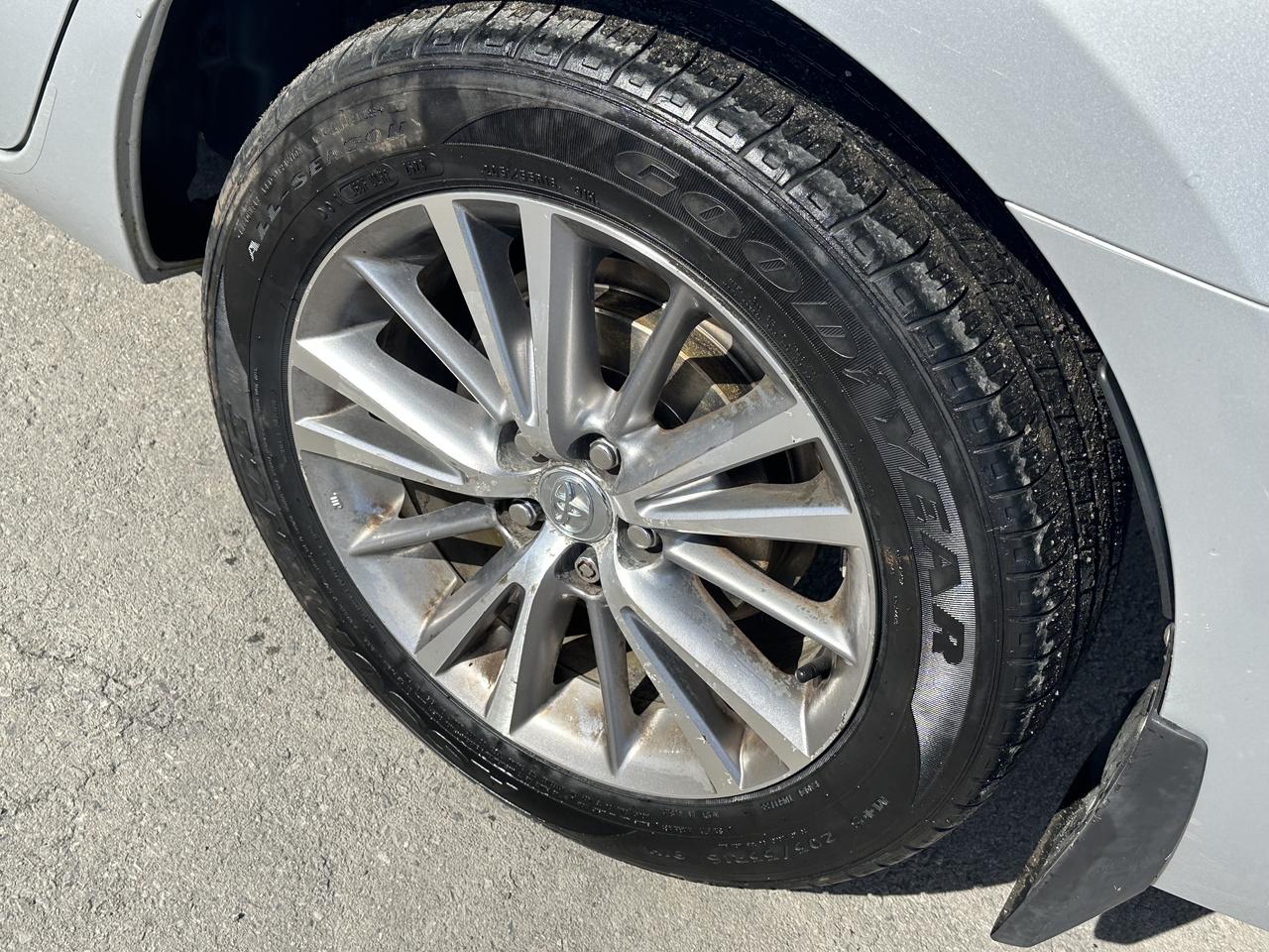 2015 Toyota Corolla LE Photo