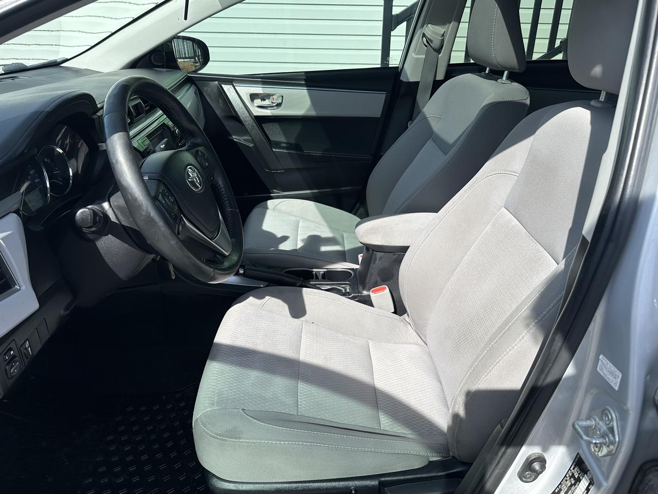 2015 Toyota Corolla LE Photo