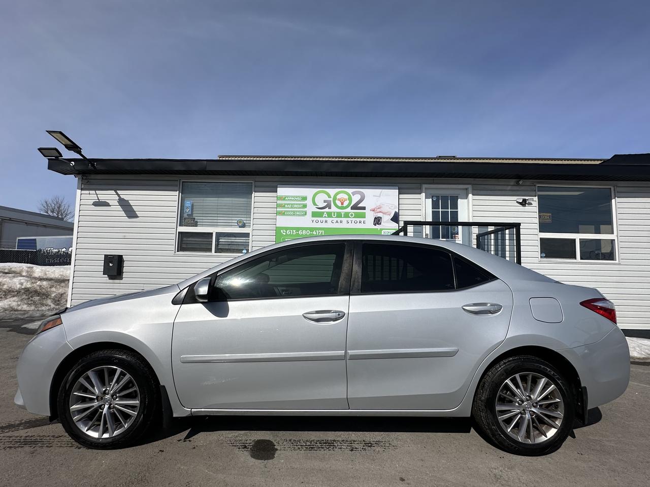 2015 Toyota Corolla LE Photo4