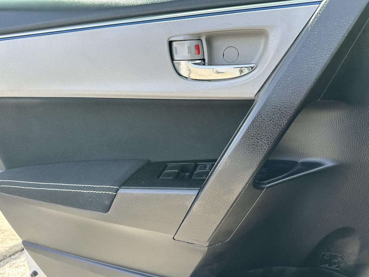 2015 Toyota Corolla LE Photo