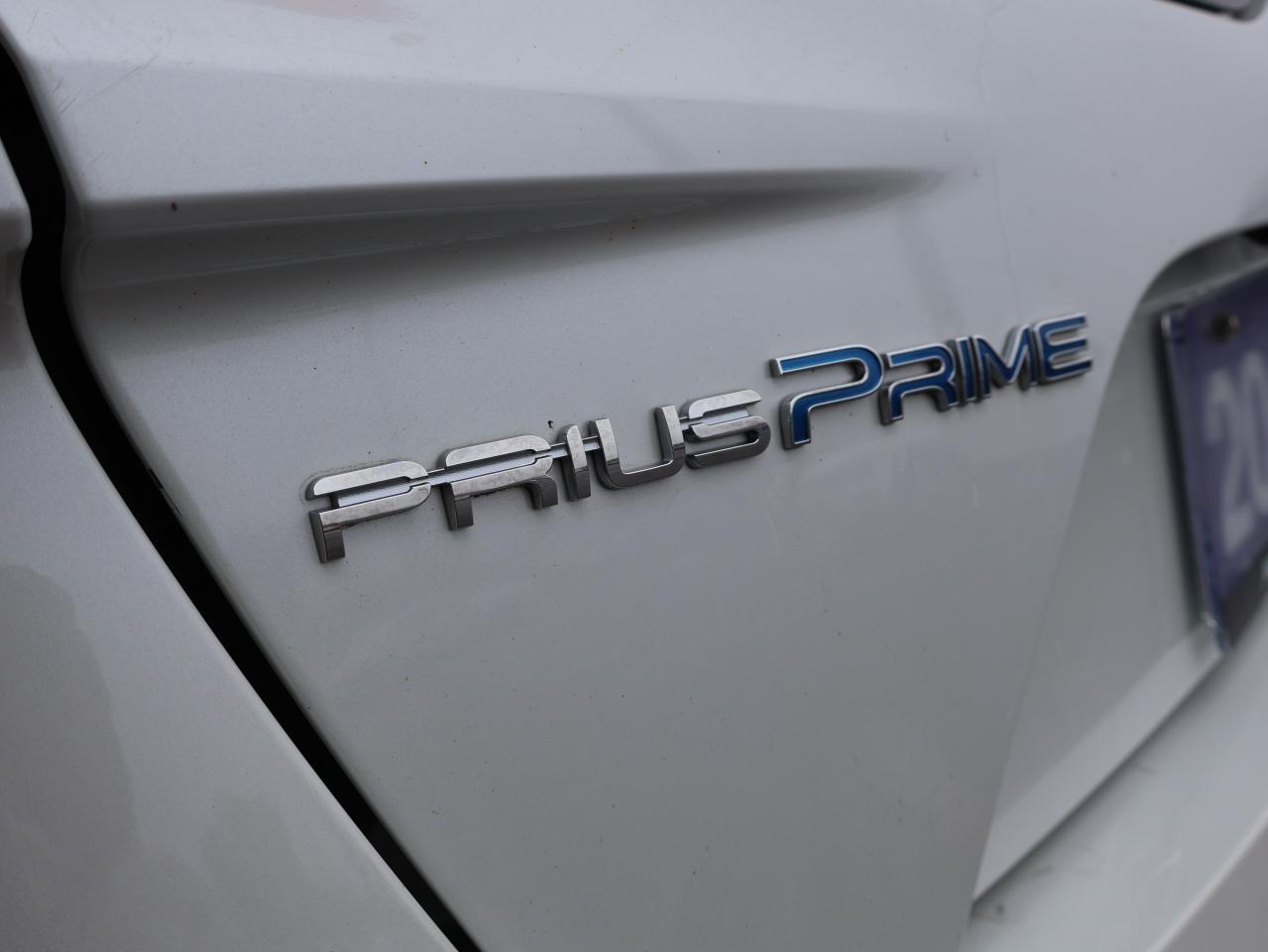 2021 Toyota Prius Prime LE CERTIFIED *TOYOTA MAINTAIN* CAMERA BLUETOOTH HEATED SEATS CRUISE ALLOYS Photo
