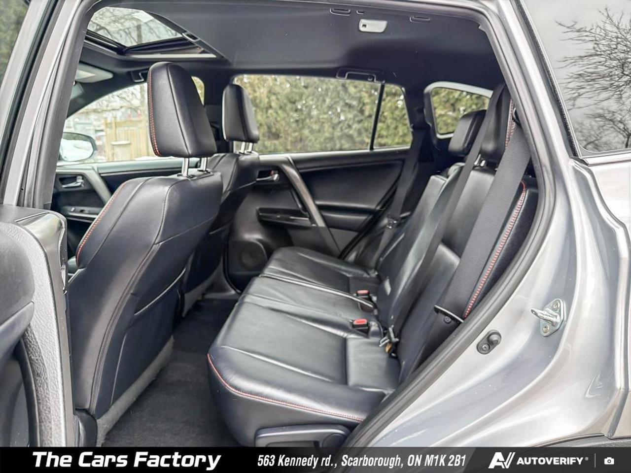 2016 Toyota RAV4 SE AWD Leather / Roof / Camera / No Accident! Photo