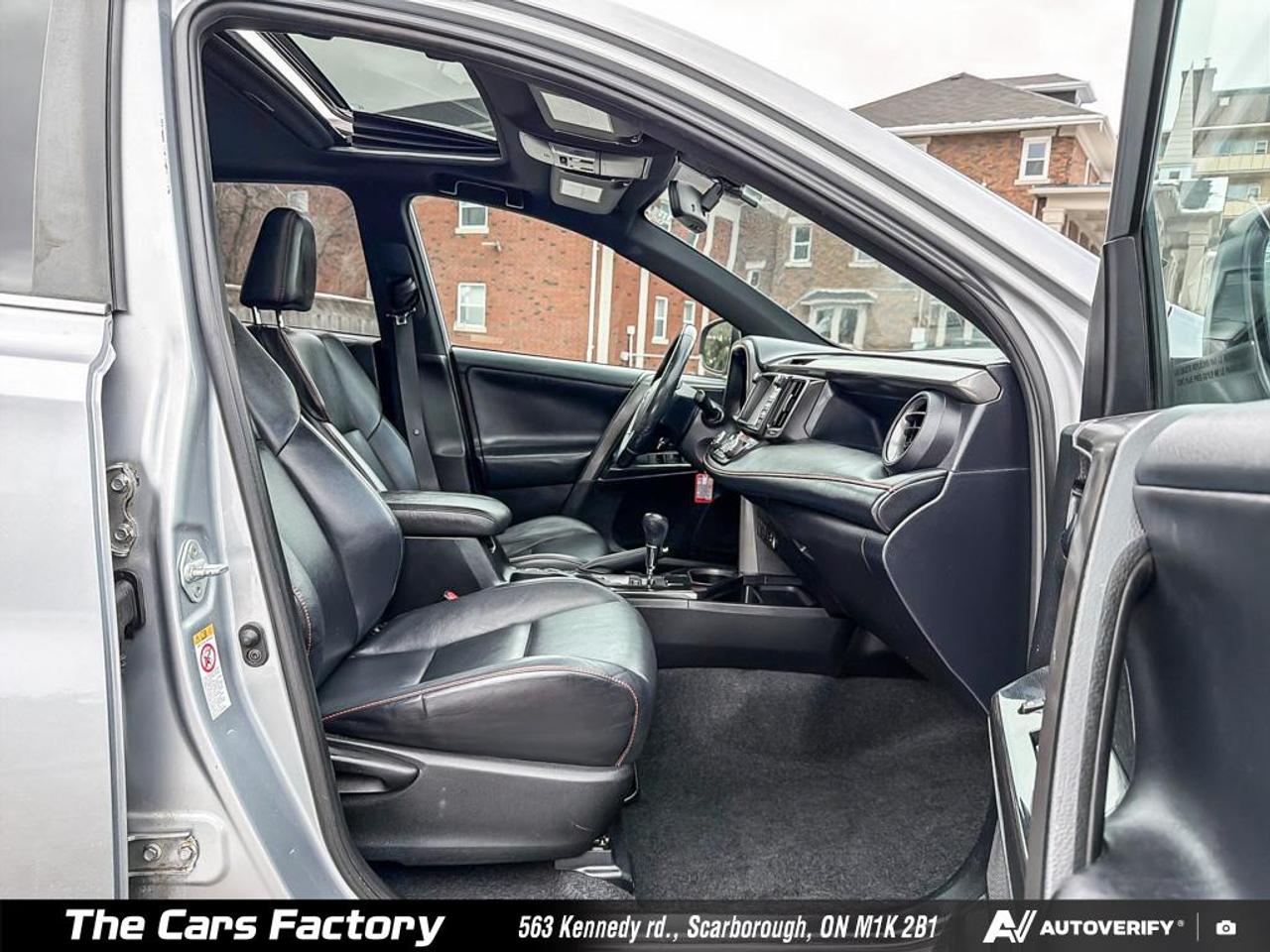 2016 Toyota RAV4 SE AWD Leather / Roof / Camera / No Accident! Photo