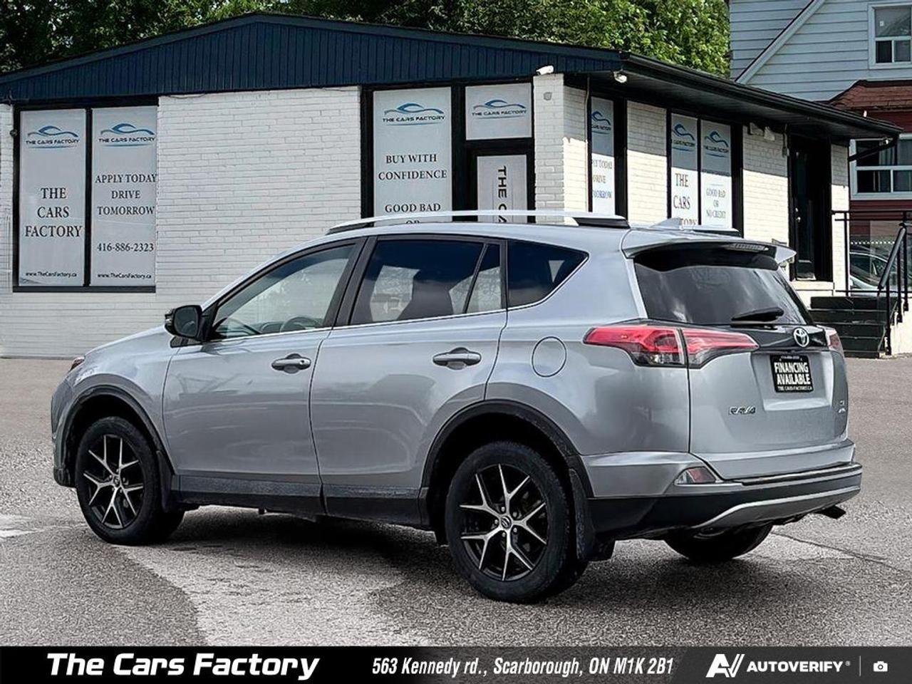 2016 Toyota RAV4 SE AWD Leather / Roof / Camera / No Accident! Photo