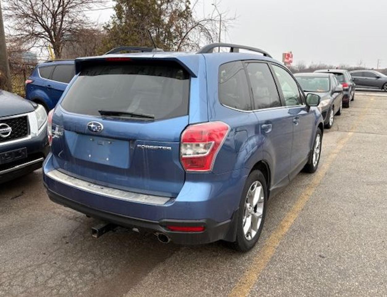 2015 Subaru Forester i Limited w/Tech Pkg Photo2