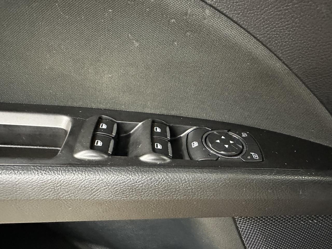 2017 Ford Fusion 4dr Sdn SE FWD Photo18