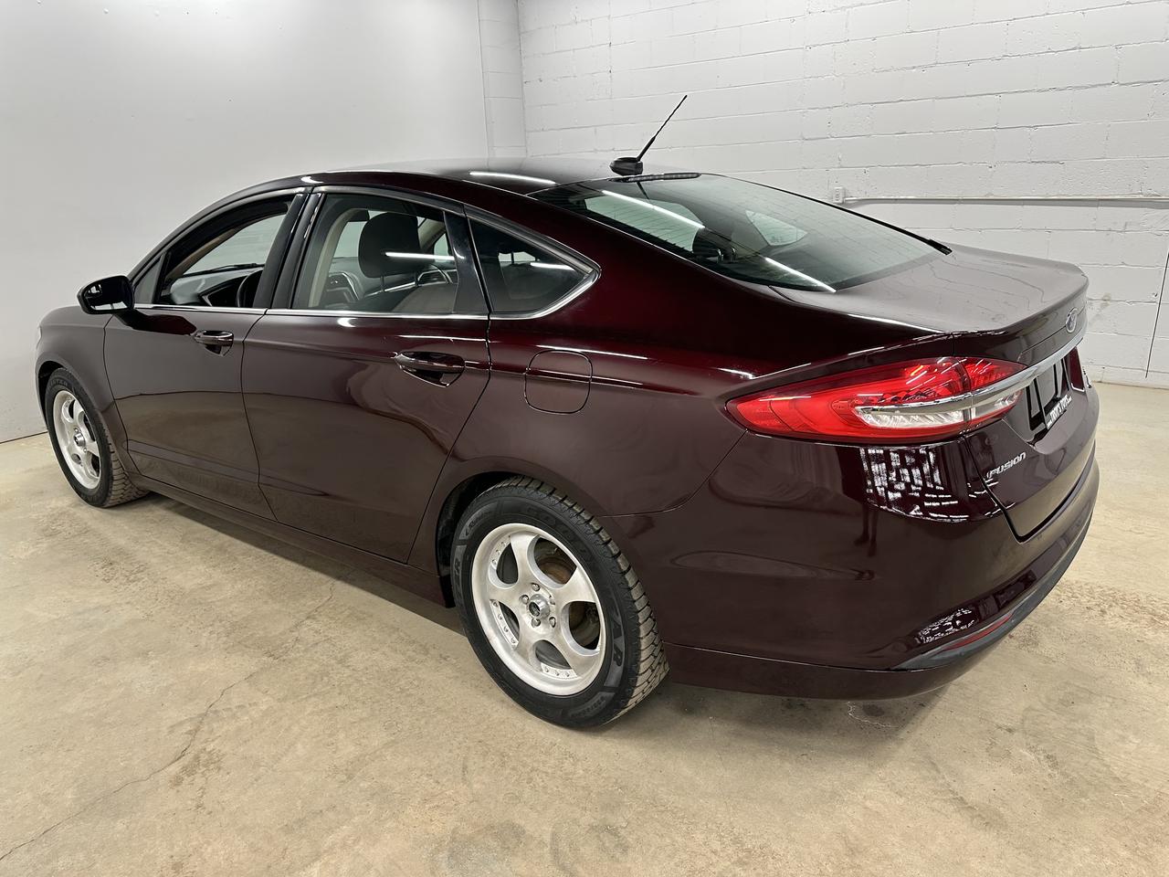 2017 Ford Fusion 4dr Sdn SE FWD Photo3