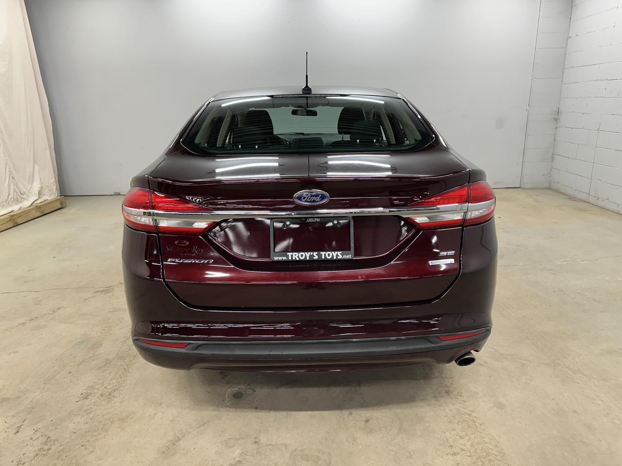 2017 Ford Fusion 4dr Sdn SE FWD Photo4