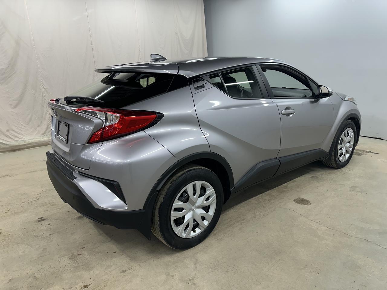 2019 Toyota C-HR LE Photo30