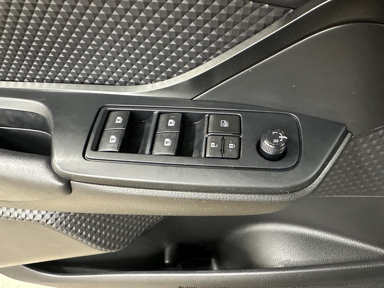 2019 Toyota C-HR LE Photo