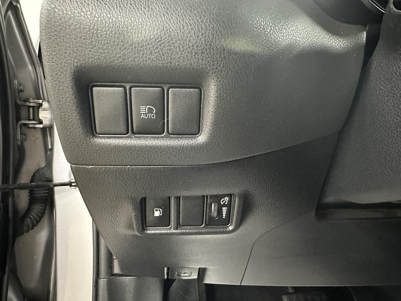 2019 Toyota C-HR LE Photo21