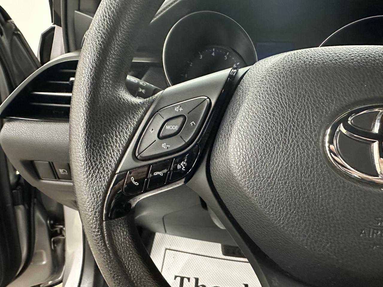 2019 Toyota C-HR LE Photo32