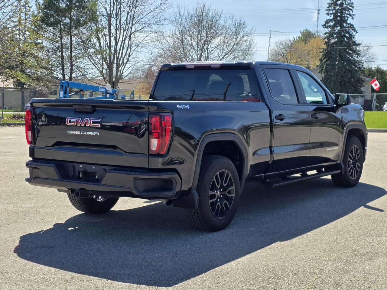 2024 GMC Sierra 1500 Pro Crew Cab 4WD Photo4