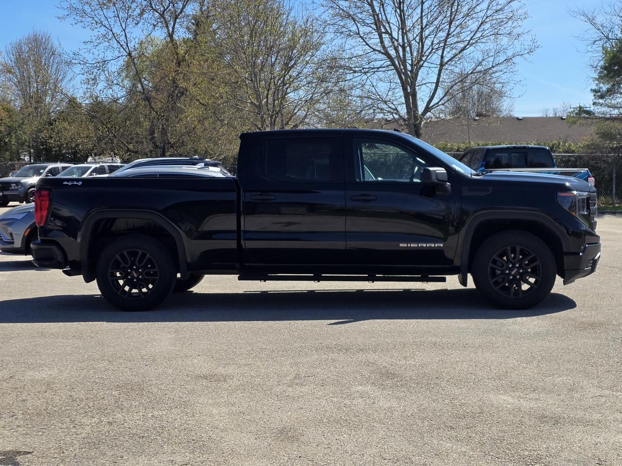 2024 GMC Sierra 1500 Pro Crew Cab 4WD Photo3