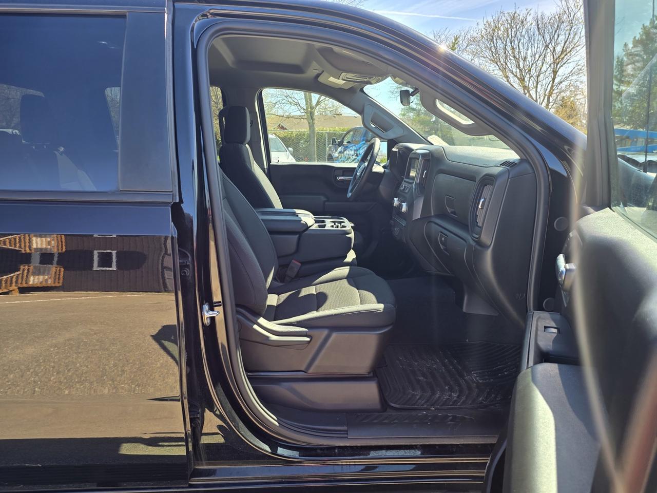 2024 GMC Sierra 1500 Pro Crew Cab 4WD Photo