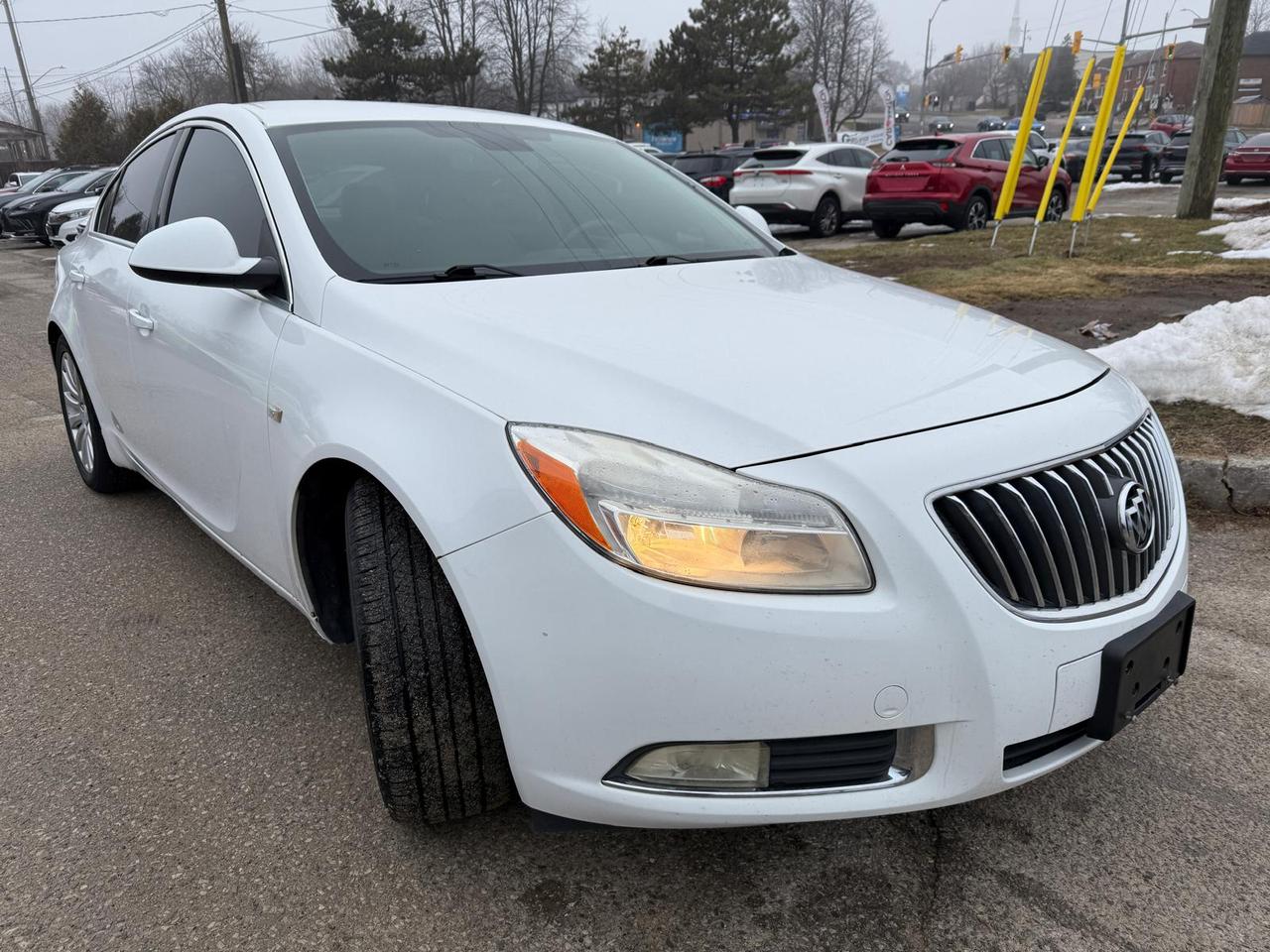 2011 Buick Regal CXL w/1SC / AUTO / AC / YOU SAFETY YOU SAVE Photo3