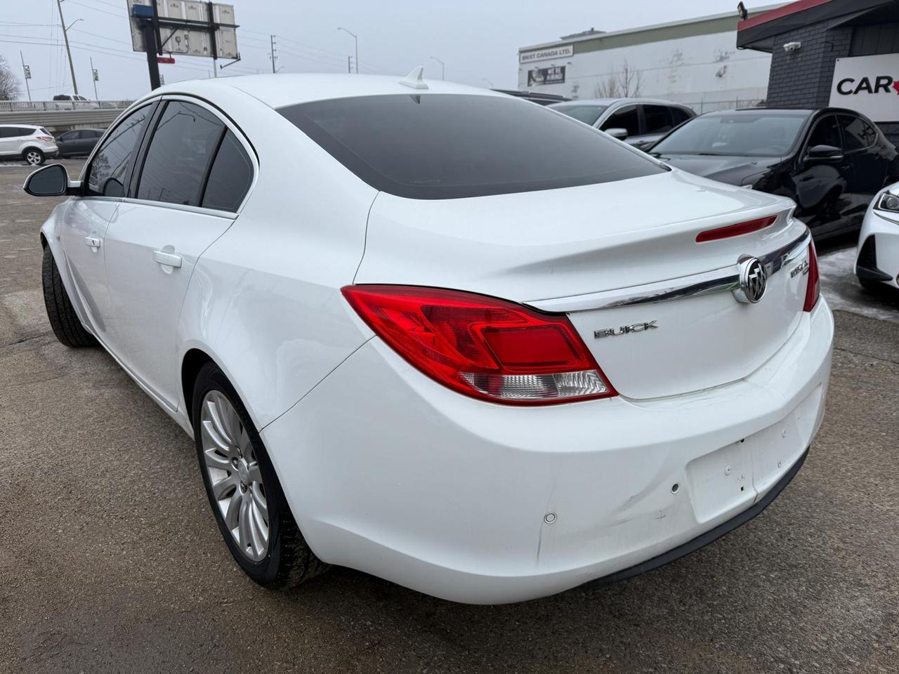 2011 Buick Regal CXL w/1SC / AUTO / AC / YOU SAFETY YOU SAVE Photo